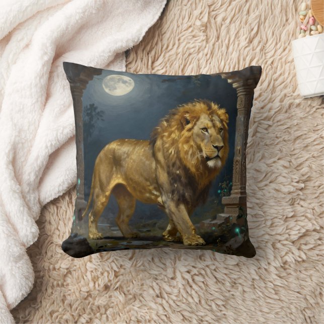 Coussin Majestic Lion Strolling under the Moonlight  (Couverture)