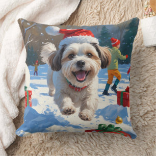 Coussin Malti Tzu courant dans la neige avec un chapeau de