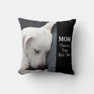 Coussin Maman mérite un peu de temps de repos Chiot blanc