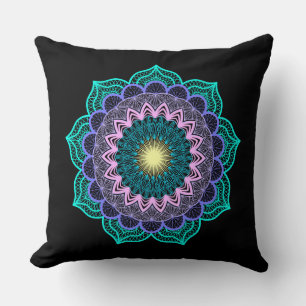 Coussin Mandala Coloré sur Fond Noir