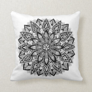 Coussin Mandala de fleur noir et blanc