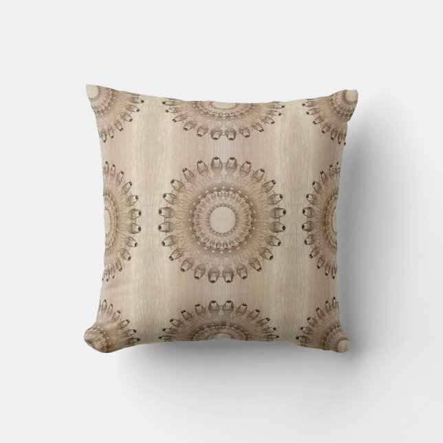 Coussin Mandala ethnique sur le fond en bois (Recto)