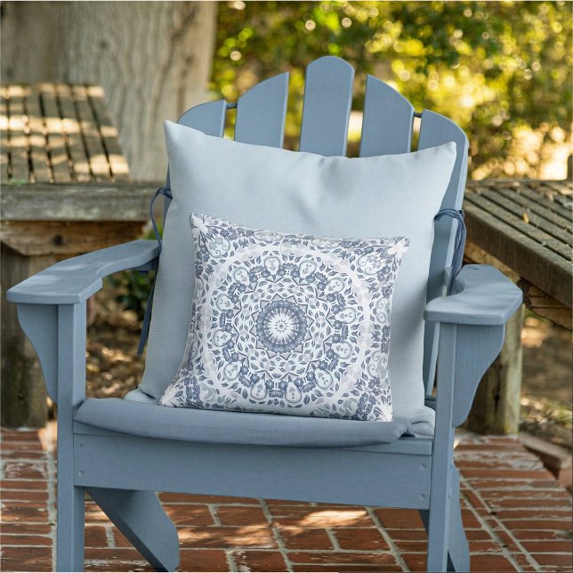 Coussin Mandala Floral Bleu Poussiéreux (Créateur téléchargé)