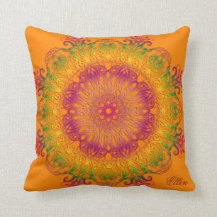 Coussin Mandala floral ethnique sur le fond orange