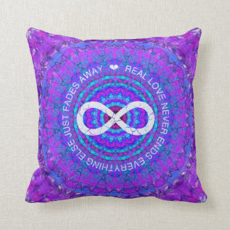 Coussin Mandala pourpre génial d'infini d'amour