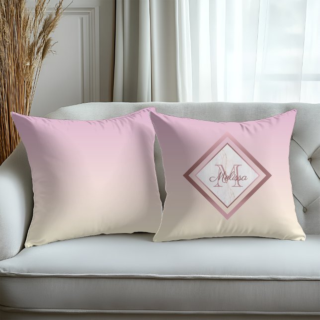 Coussin Marbre Élégant Rose Dégradé Or Rose Monogramme (Créateur téléchargé)