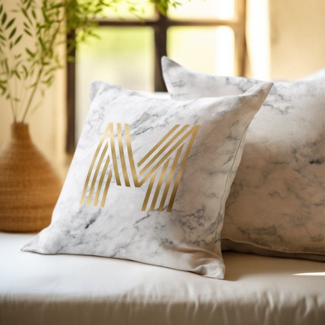Coussin Marbre Gris Géométrique Rétro Monogramme M en feui (Grey Marble Retro Geometric Gold Foil Monogram M Throw Pillow)