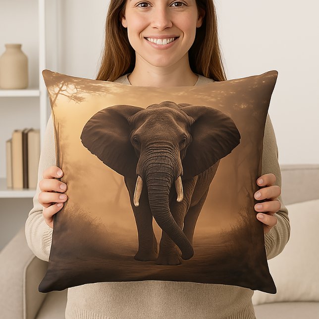 Coussin Marche majestueuse : Elephant dans la forêt de Mis (Créateur téléchargé)