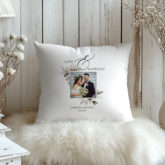 Coussin Mariage aquarelle florale romantique photo (Photo Romantic Floral Watercolor Wedding Throw Pillow)