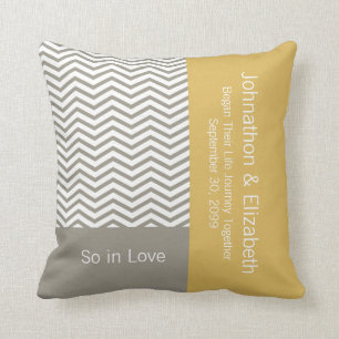 Coussin Mariage commémoratif chic gris et blanc de Chevron