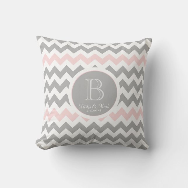 Coussin Mariage de monogramme blanc rose gris de Chevron (Recto)
