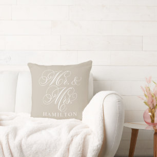 Coussin Mariage élégant beige M et Mme en écriture