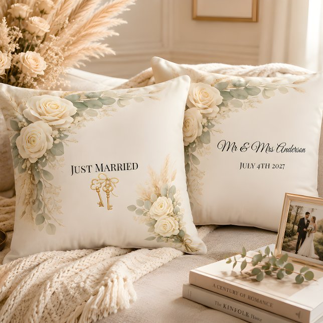 Coussin Mariage Thème Rustique Luxueux (Part of the luxury rustic wedding collection, throw pillow, different design on each side. )