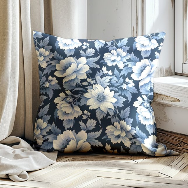 Coussin Marine Dusty Blue Vintage Floral (Elegant navy blue, dusty blue, and white vintage floral decorator pillow)
