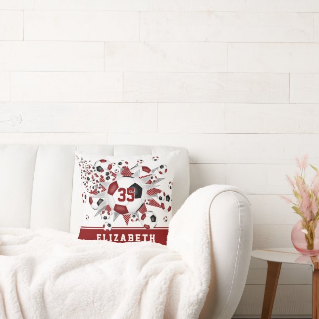 Coussin maroon noir salle de sport filles ballon de footba (Canapé)