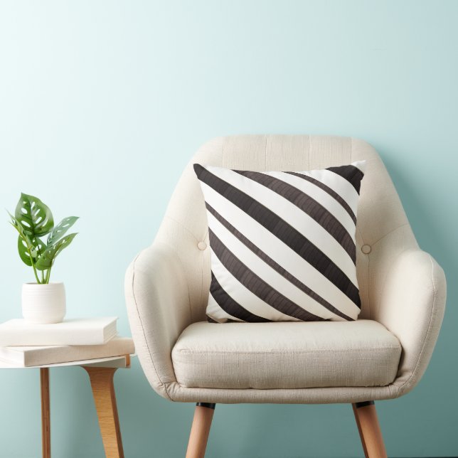 Coussin marron et blanc à rayures (Chaise)