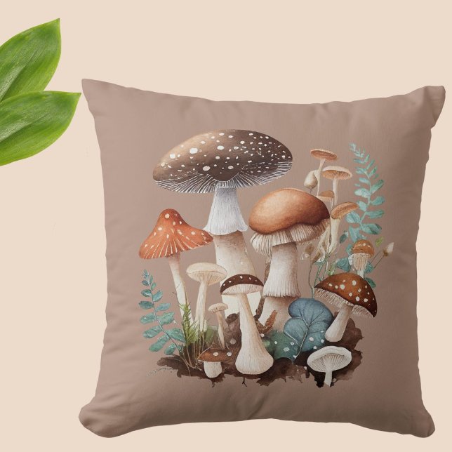 Coussin Marron Terreux Vert Forêt Champignon Mignon Rustiq (A lovely earthy brown green mushroom throw pillow, on an oyster taupe background.)