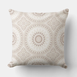 Coussin Médaillon de mandala blanc et beige doux
