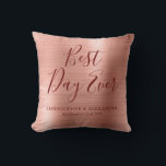 Coussin Meilleur Jour jamais Rose Gold Blush Pink Mariage<br><div class="desc">Best Day Ever Mariage Moderne Girly Moderne et Elégant Metallic Rose or - Blush Pink et Burgundy Coussin qui est parfait pour un Rose or ou rose vif Mariage ou Fête des mariées. Ce coussin de fête est parfait pour un cadeau Mariage de Fête des mariées. Si vous avez besoin...</div>
