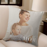 Coussin Meilleure maman du monde depuis 20XX Photo moderne<br><div class="desc">Ce design simple et moderne est composé de sans serif et de typographie cursive ludique et d'ajouter une photo personnalisée.</div>