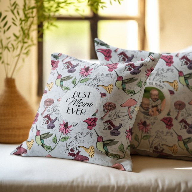 Coussin Meilleure maman Jamais Bleu clair Fleur Hummingbir (Chic Best Mom Ever Hand-Drawn Hummingbird, Flowers & Mushrooms. Custom Photo & 2 Personalized Texts.)