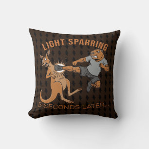 Coussin Mème de MMA de capybara drôle vs kangourou en spar