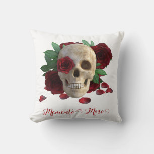 Coussin Memento Mori. Crâne aux roses rouges