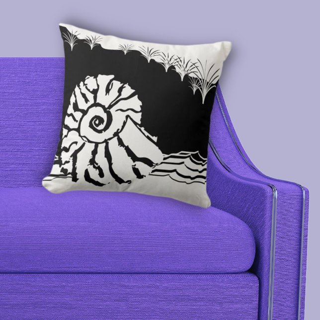 Coussin Mer Noir et Blanc Shore Shell (Coastal Black & White Shore Shell Sea Throw Pillow)