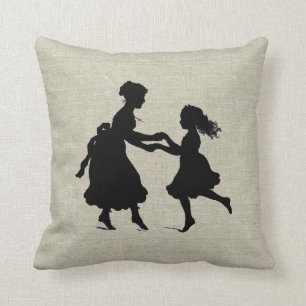 Coussin Mère et fille tenant la danse de mains