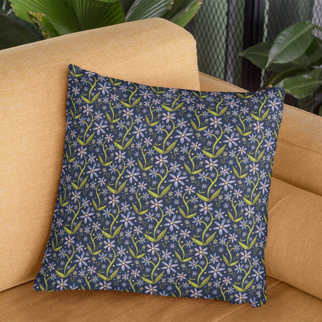Coussin Midnight | Dancing Watercolor Daisies (A watercolored dancing daisies floral pattern in rich midnight blues and soft purples.)