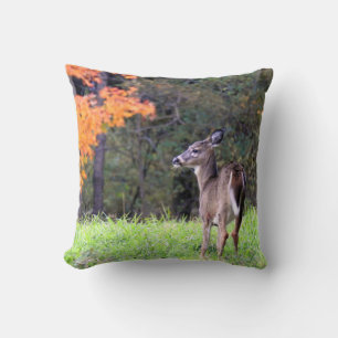 Coussin Mignonne cerf sur le terrain