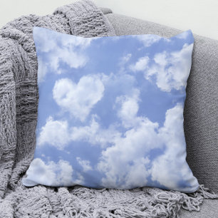 Coussin Mignonne Nuage En Forme De Coeur Dans Le Ciel Bleu
