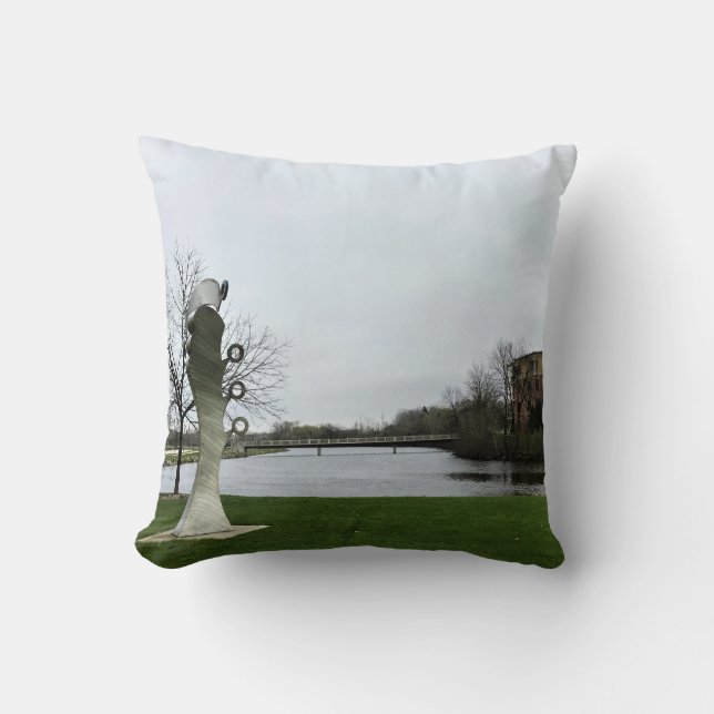 Coussin Milwaukee River, West Bend, Wisconsin (Recto)