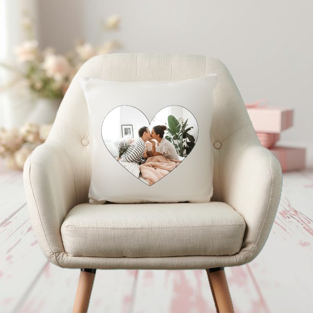 Coussin Minimalist You Are Loved Neutral Throw Pillow (Créateur téléchargé)