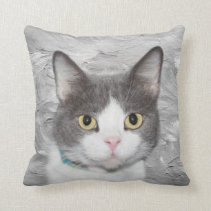Coussin Minou gris et blanc de smoking