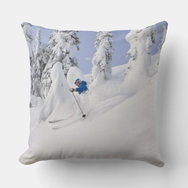 Coussin Mistie Fortin skie dans la poudreuse (Recto)