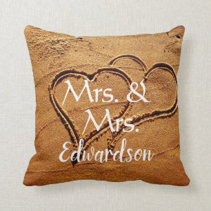 Coussin Mme et Mme coeurs du nom deux dans le mariage