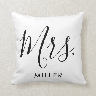 Coussin Mme Moderne Elegant Script Monogram Mariage