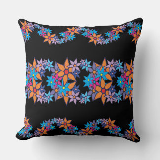 Coussin Modèle floral mou | Arrière - plan noir