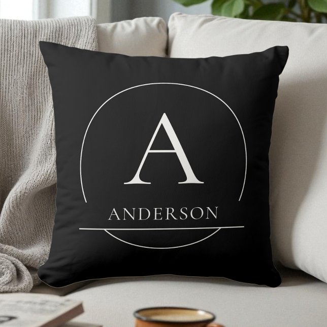 Coussin Modern Black and White Simple Family Name Monogram (Modern Black and White Simple Family Name Monogram Throw Pillow)