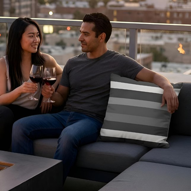 Coussin Moderna Linear | Carbon & Obsidian (Lifestyle Shot (outdoor fabric))