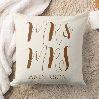 Coussin Moderne crème Mr et Mrs Script Mariage