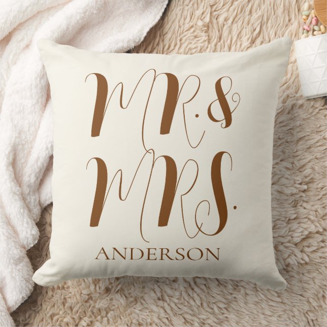 Coussin Moderne crème Mr et Mrs Script Mariage  (Couverture)