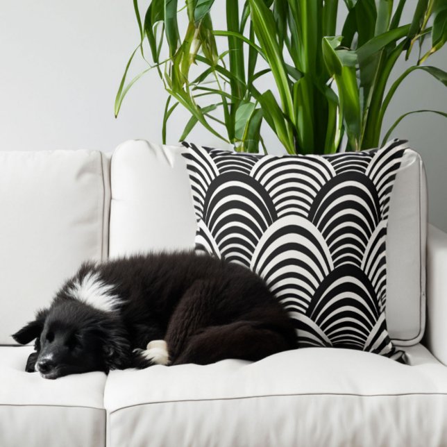 Coussin Moderne Jazz Age Roaring Années Noir et blanc (Pillow shown at approx 20 inch size. Dog not included.)