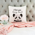 Coussin Moderne Je T'Aime Beary Beaucoup Panda Noir Et Bla<br><div class="desc">Notre collection comprend une variété de produits qui font des cadeaux sincères et réfléchis. Des coussins douillets aux sacs fourre-tout design, vous pouvez répandre l'amour avec ces délicieux pandas où que vous alliez. Le design minimaliste ajoute une touche de sophistication à vos accessoires tout en transmettant un message sucré. Que...</div>