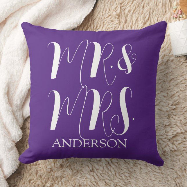 Coussin Moderne Mariage Script Violet Mr et Mrs  (Couverture)