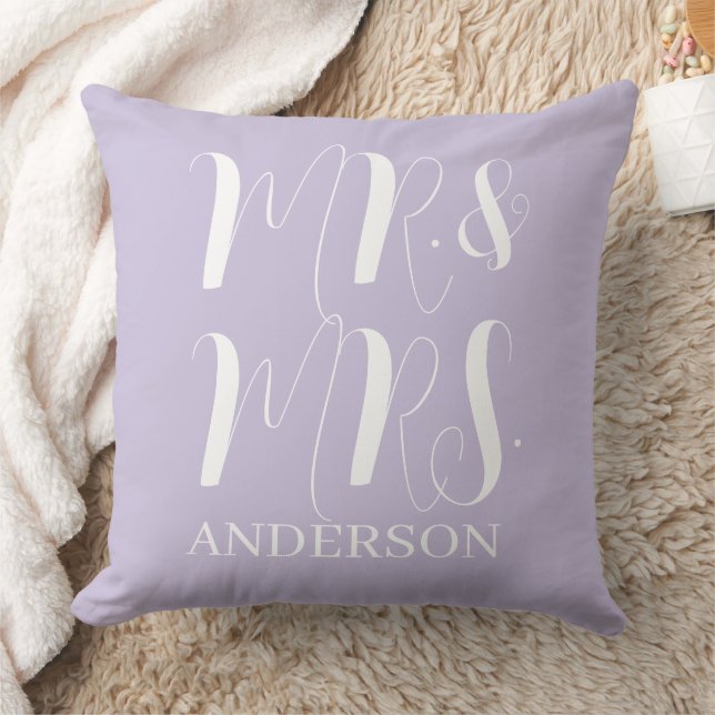 Coussin Moderne Mariage Script Violet Mr et Mrs  (Couverture)