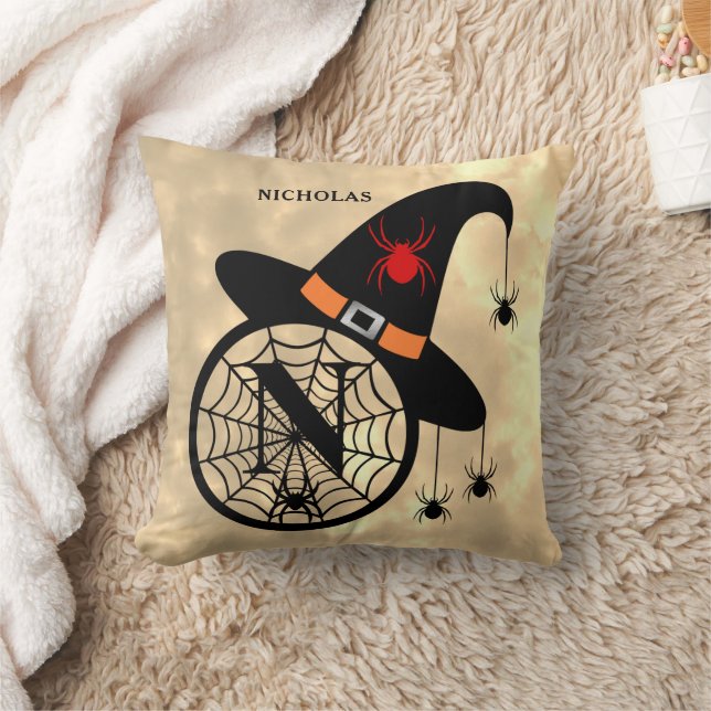 Coussin Monogram N Halloween Sky Witch Spiders Name (Couverture)