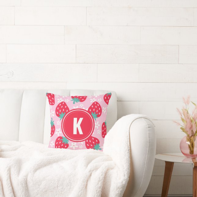 Coussin Monogramme à motif floral de fraises rouges roses (Canapé)