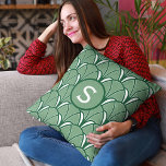 Coussin Monogramme Art déco vert<br><div class="desc">Le motif de ventilateur Art déco classique encadre votre monogramme. La palette de couleurs est un blanc et vert apaisant.</div>